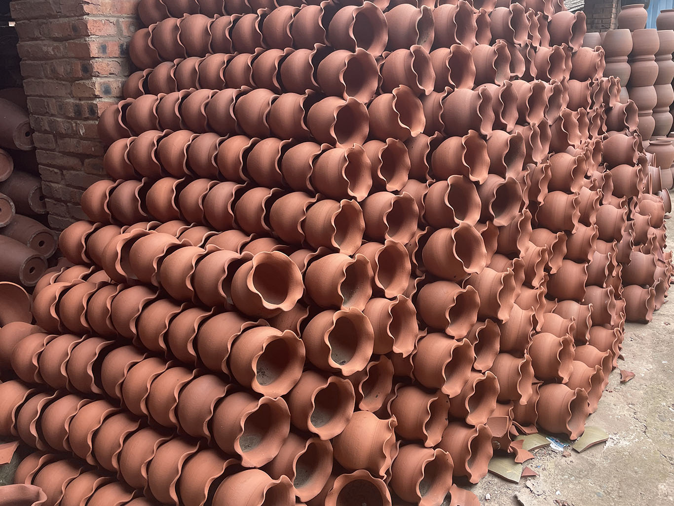Hexin provides 30CM terracotta planter pot Vase design for horticultural planting