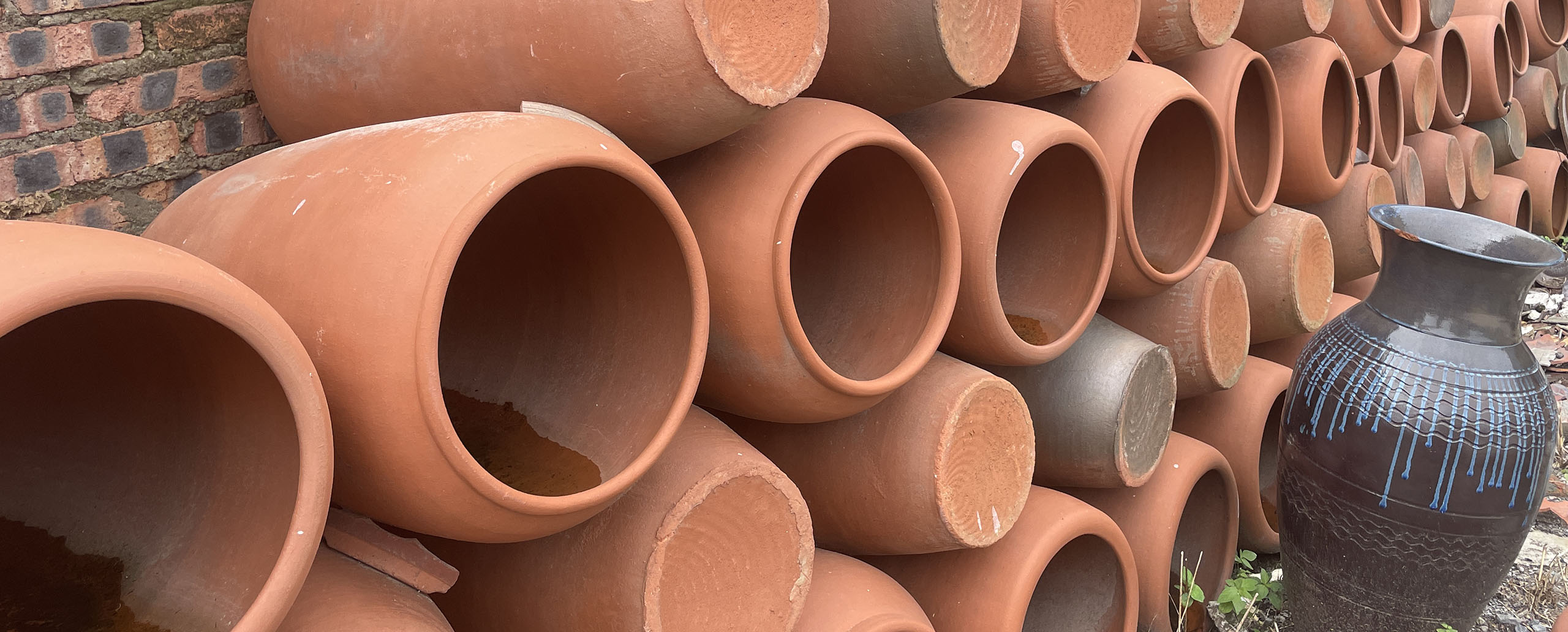 Hexin provides outdoor terracotta plant pots suitable for decoration