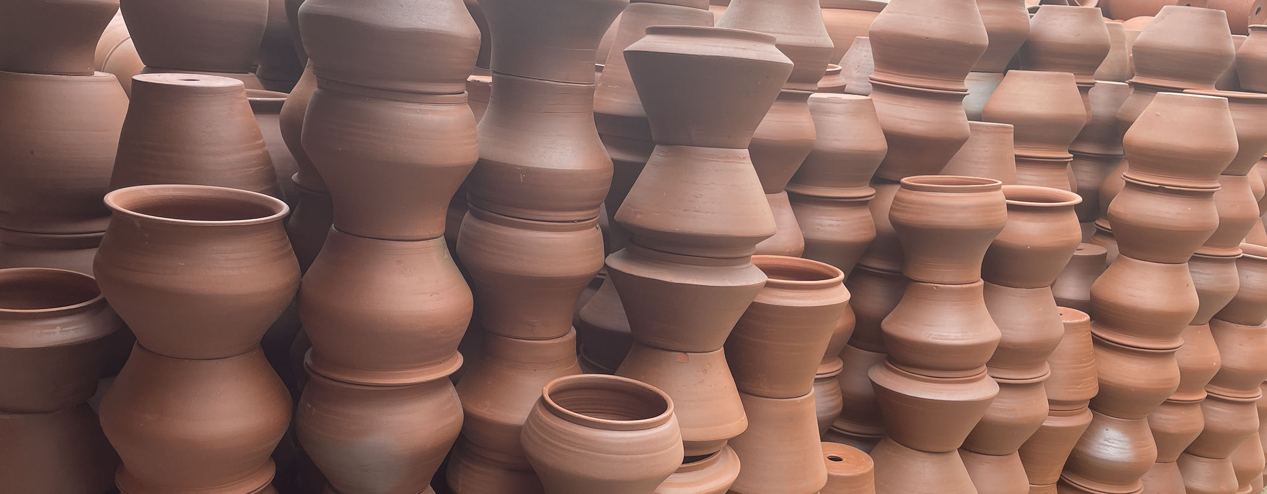 Provide customized and personalised terracotta plant pots for your project