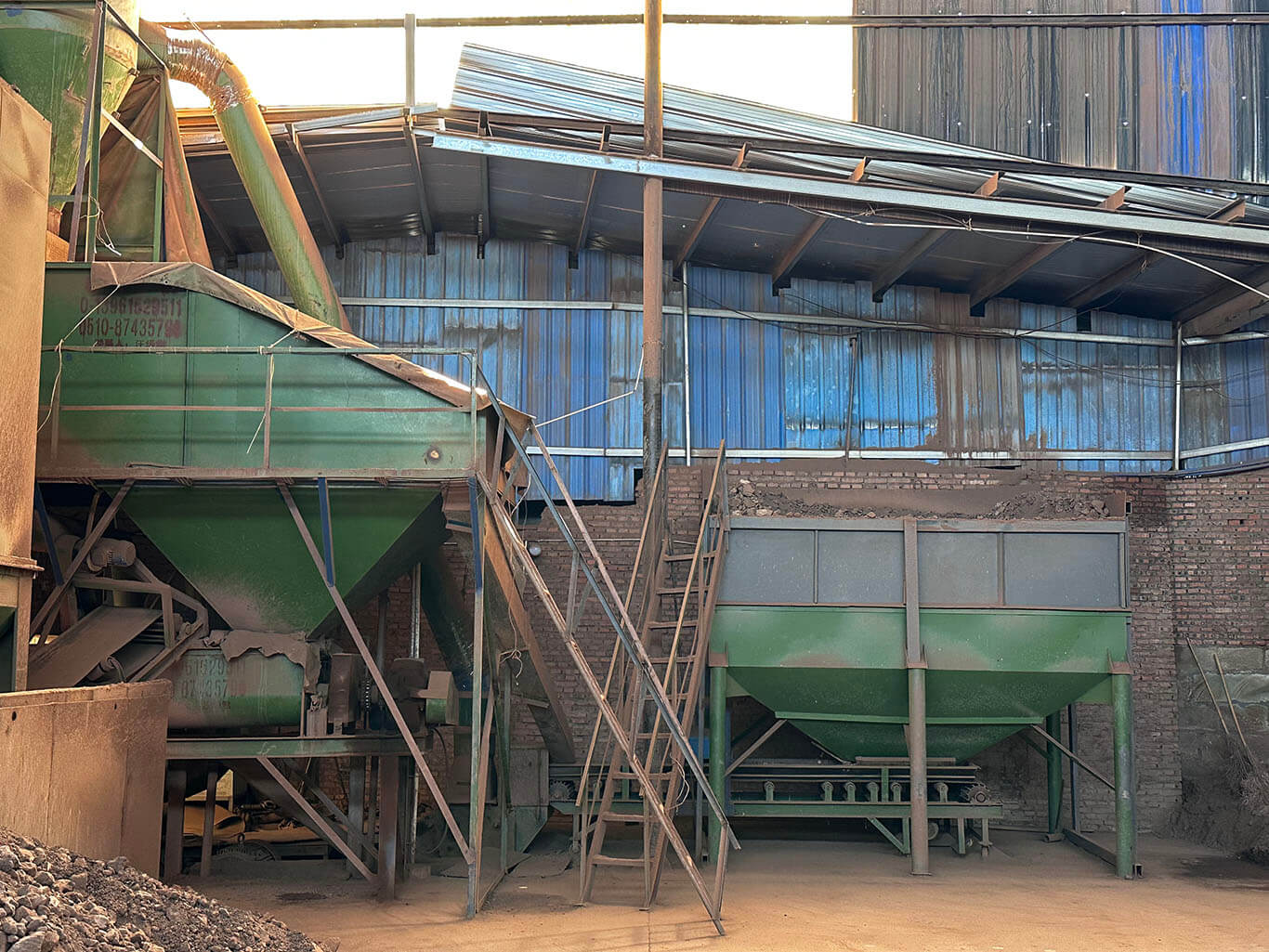grinder used for crushing clay