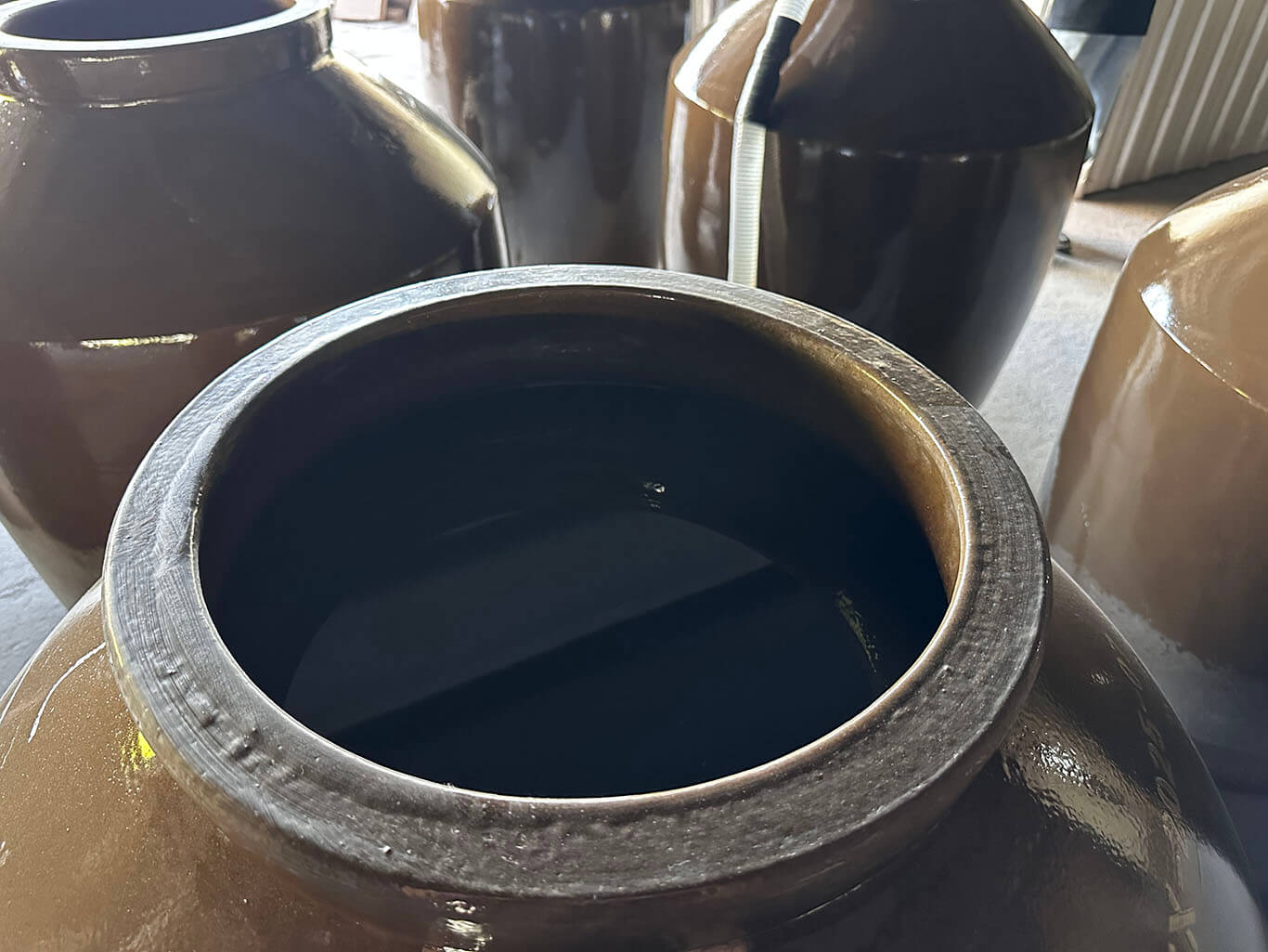 terracotta jar filled with water is used for leak detection