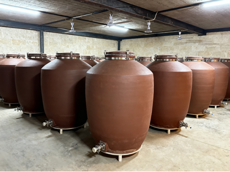 Clay amphora for wine fermentation terracotta amphora for wine fermentation