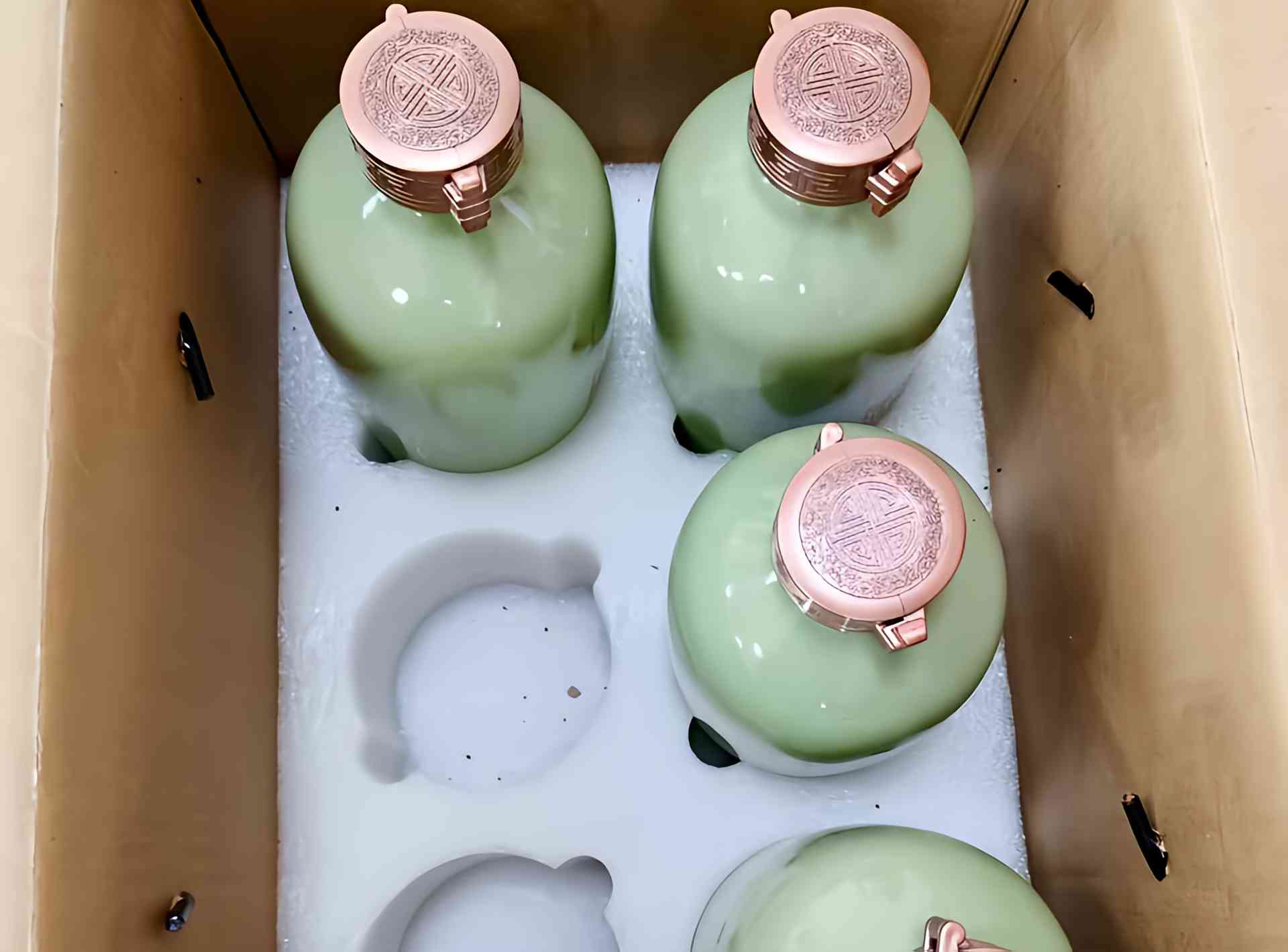 Use foam solid packaging terracotta bottle