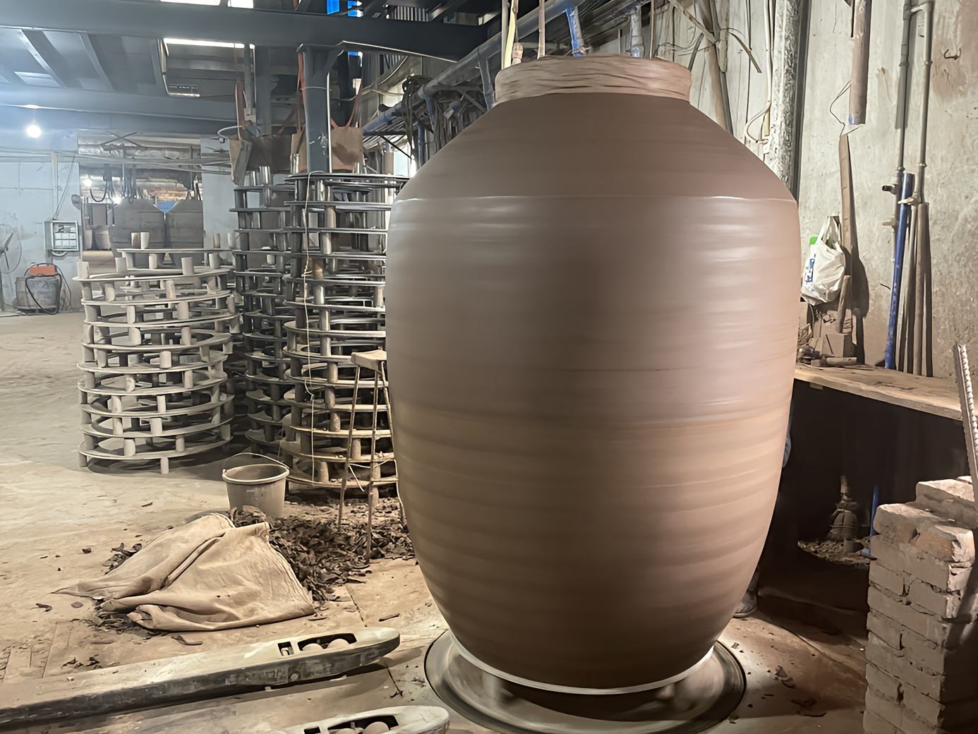 Constructing the Main Body of Terracotta Amphora